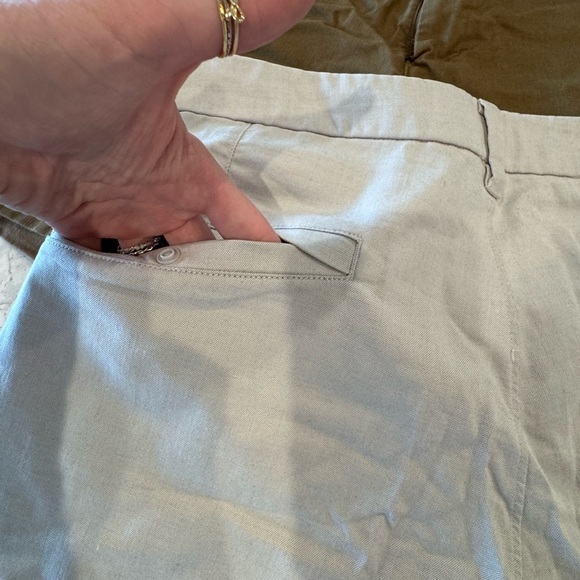 Lululemon - set of 2. Men’s Oxford Commission Classic 7” shorts - Picture 12 of 16